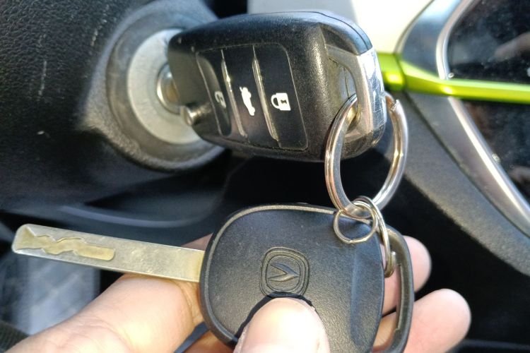 长安欧尚 奔奔E-Star 2022款 清心版 多彩款 磷酸铁锂中控内饰11