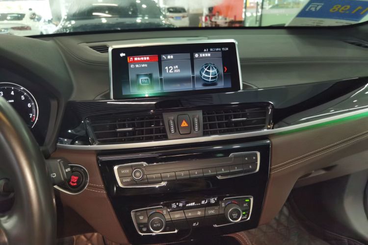 宝马X2 2020款 sDrive25i 领先型M运动套装中控内饰16