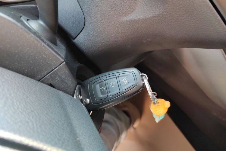 福特 福克斯 2015款 两厢 1.6L 自动舒适型中控内饰7001