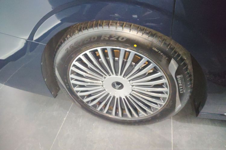 岚图汽车 岚图梦想家 2025款 PHEV 四驱旗舰鲲鹏版车身外观6008