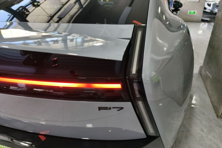 小鹏P7 2025款 702 长续航 Ultra车身外观9