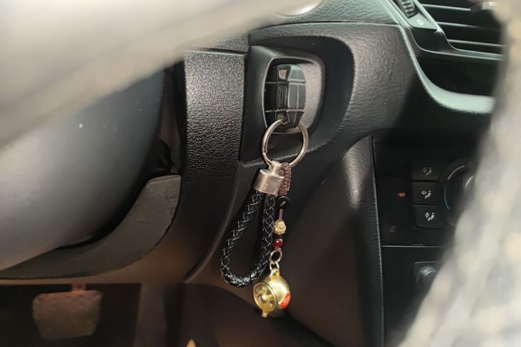 宝马X1 2014款 sDrive18i 领先型中控内饰11