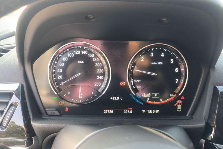 宝马1系 2021款 改款 125i M运动曜夜版中控内饰14