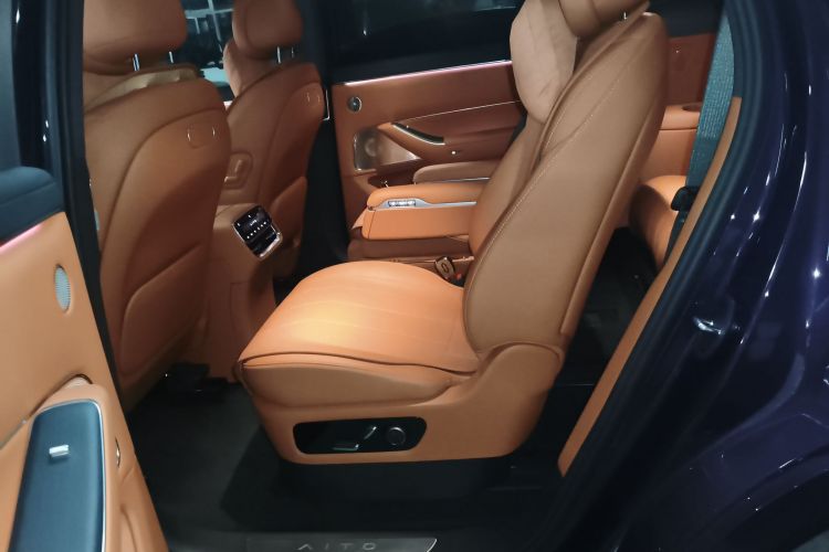 鸿蒙智行 问界M8 2025款 纯电 Max+ 六座四驱版中控内饰21