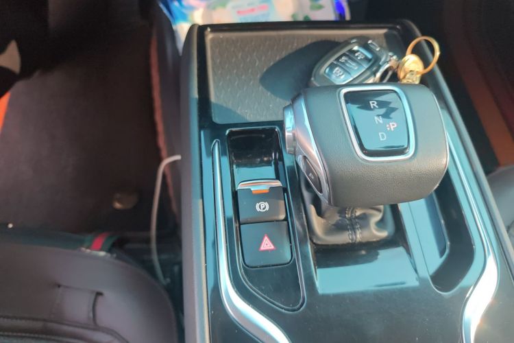 红旗E-QM5 2022款 431km 充电乐享版中控内饰18