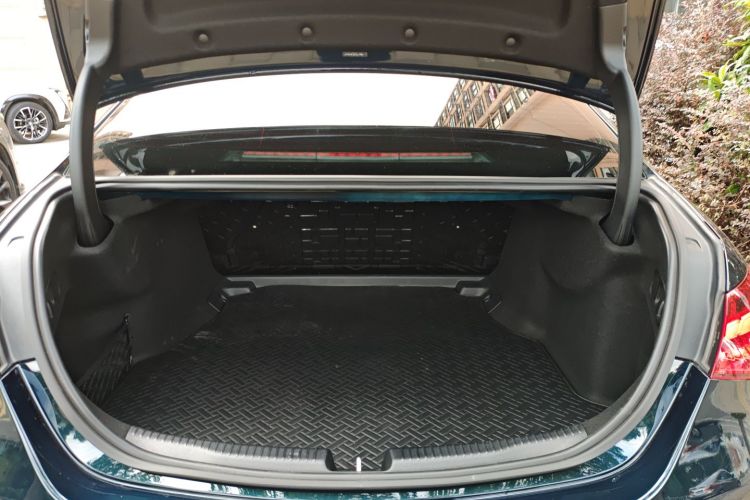 奔驰C级 2025款 改款 C 260 L 运动版局部细节23