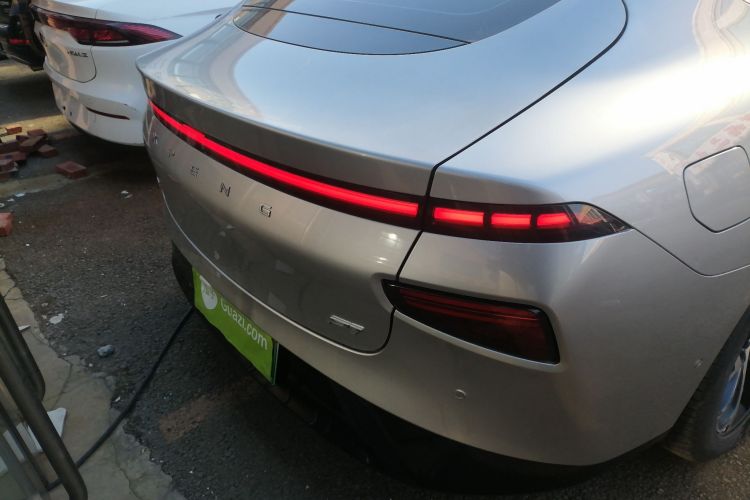 小鹏P7 2022款 586G车身外观6