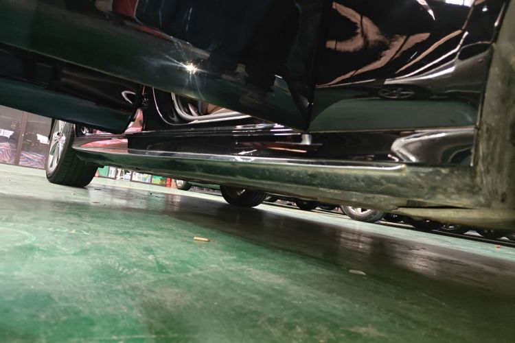 奔驰E级 2020款 改款 E 300 L 运动时尚型局部细节9001