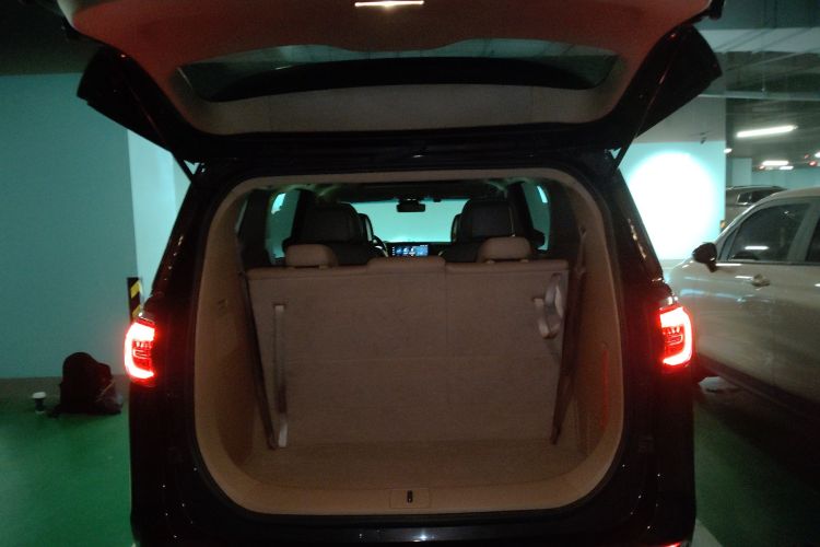 别克GL8 2020款 ES陆尊 653T 尊享型机舱底盘23