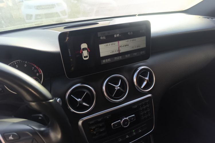 奔驰A级(进口) 2015款 A 180中控内饰16