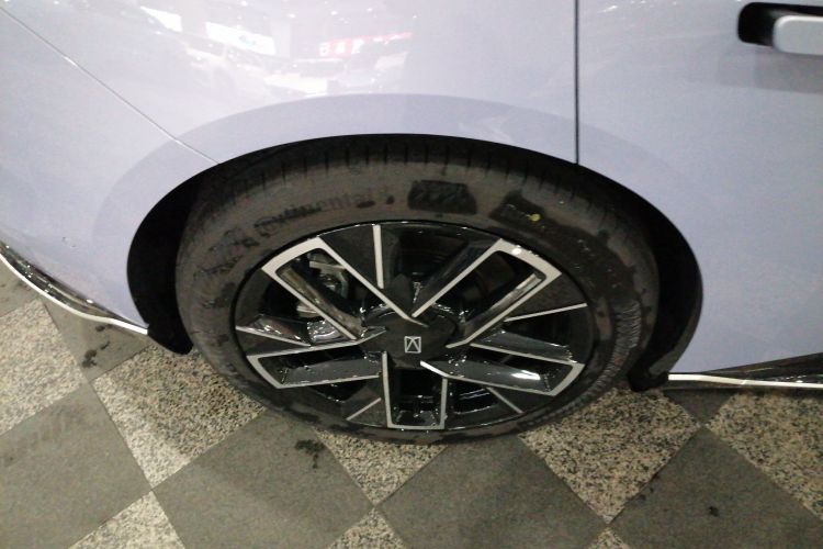 阿维塔06 2025款 Pro增程版车身外观6008