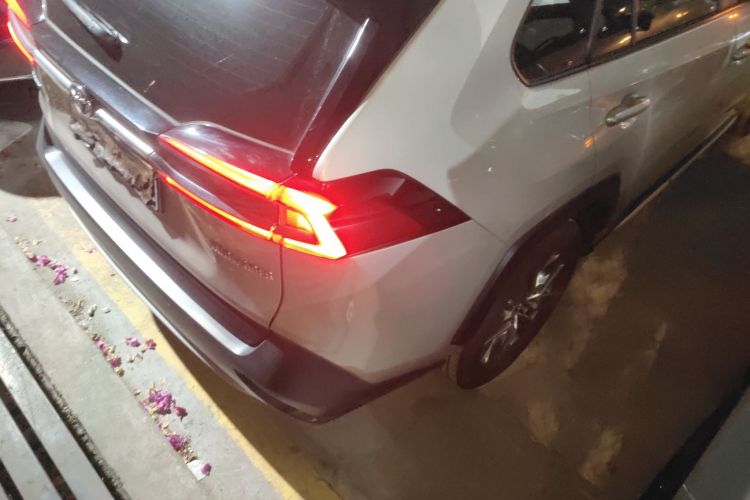 丰田 威兰达 2021款 2.0L CVT两驱豪华版车身外观6006