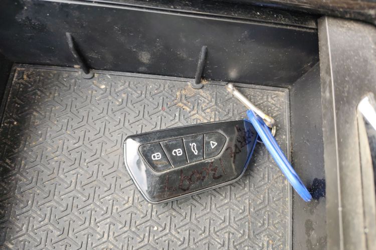 哪吒汽车 2023款 哪吒U-Ⅱ 400 U秀版 磷酸铁锂中控内饰11