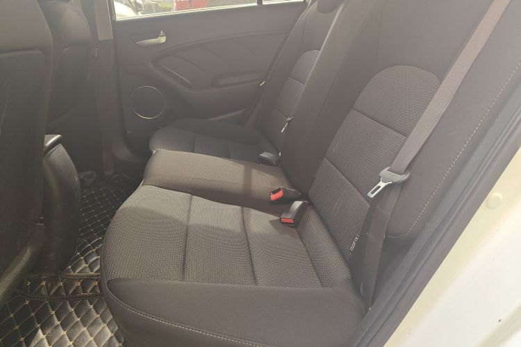 起亚K3 2016款 1.6L 手动GLS中控内饰21