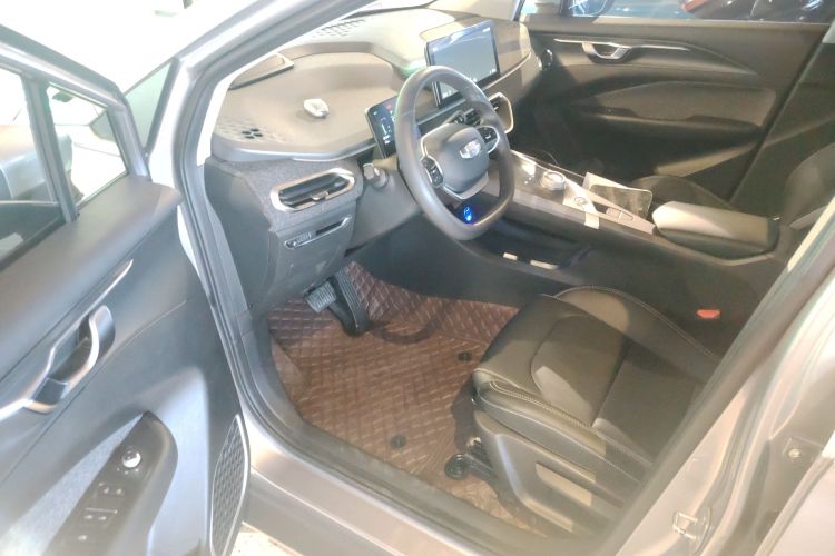 吉利几何C 2022款 蓝莓C400中控内饰7003