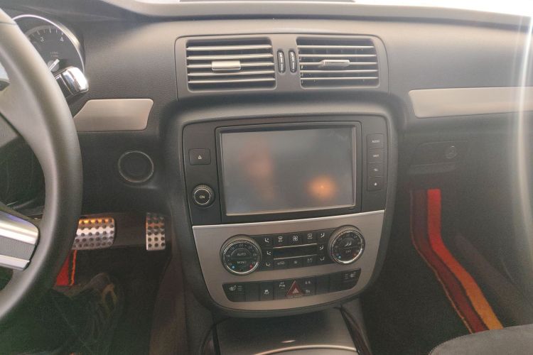 奔驰R级 2014款 R 320 4MATIC 商务型中控内饰16