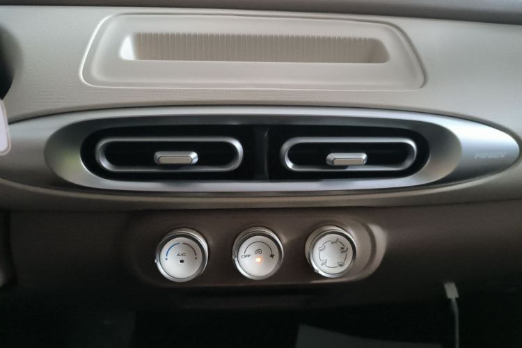 五菱汽车 宏光MINIEV 2025款 四门版 进阶款中控内饰16