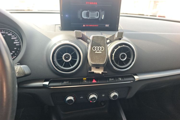 奥迪A3 2016款 Sportback 35 TFSI 领英型中控内饰16