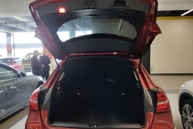 奔驰GLA 2019款 GLA 200 时尚型机舱底盘23