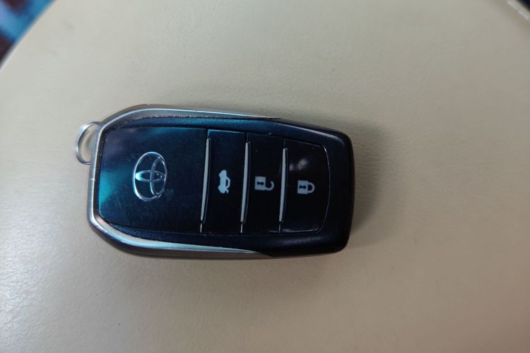 丰田 锐志 2013款 2.5V 尊锐版中控内饰11