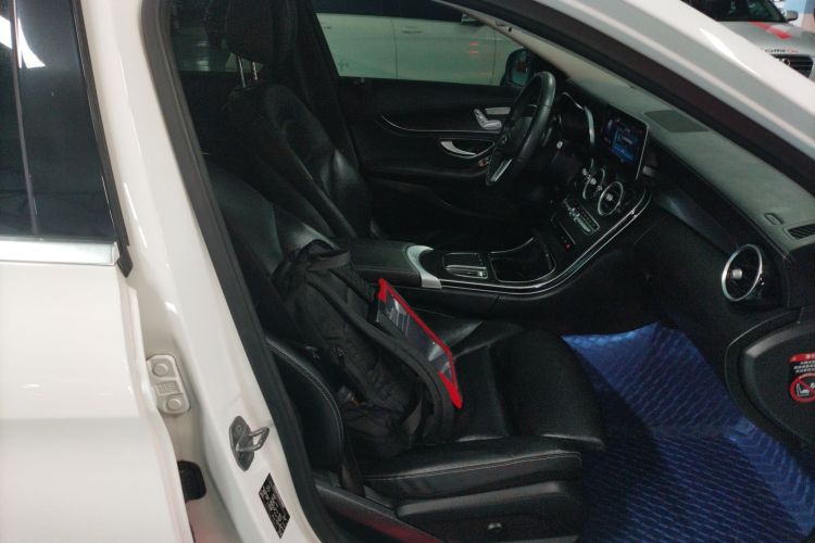 奔驰C级 2019款 C 260 L 运动版局部细节41