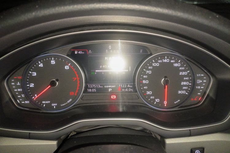 奥迪A4L 2018款 30周年年型 40 TFSI 进取型中控内饰14