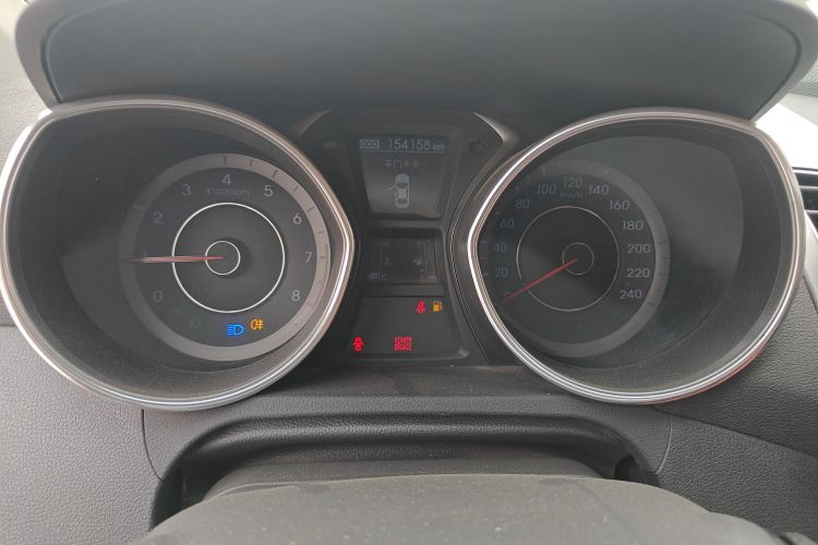 现代 朗动 2016款 1.6L 手动尊贵型中控内饰14