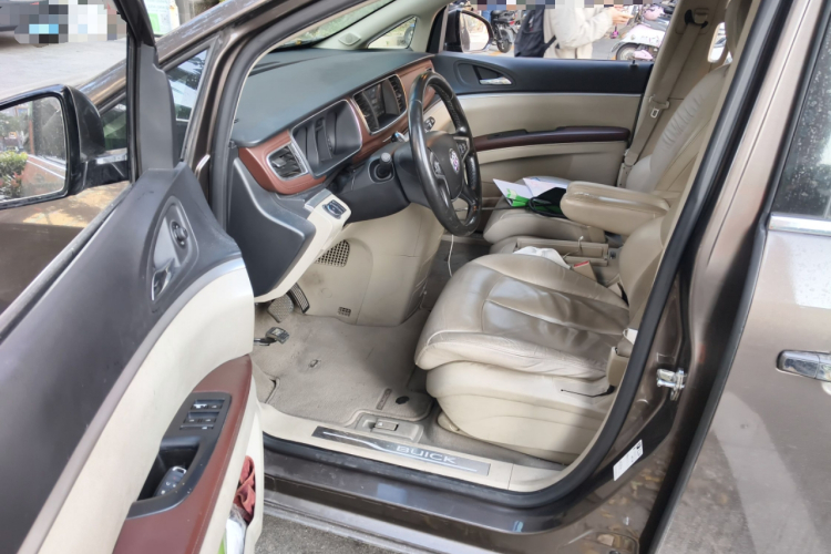 别克GL8 2017款 25S 尊贵型 国V中控内饰7003