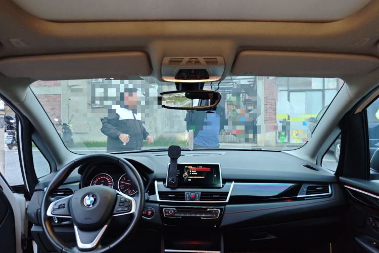 宝马2系多功能旅行车 2015款 218i 运动设计套装局部细节22