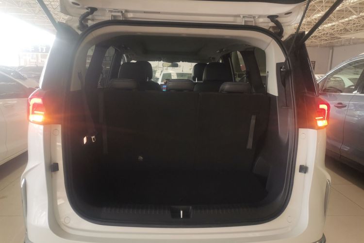 上汽大通MAXUS 大通G50 2023款 PLUS 1.5T 自动护航版机舱底盘23