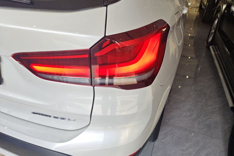 宝马X1 2022款 sDrive25Li 领先型车身外观9