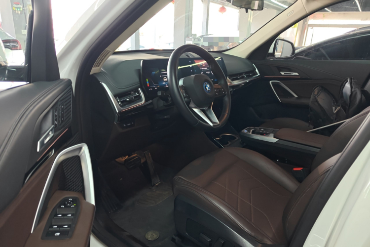 宝马iX1 2023款 eDrive25L X设计套装中控内饰7003