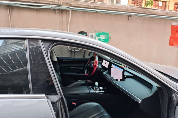 小鹏P7 2022款 670N+局部细节9005