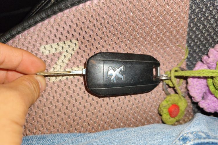 标致2008 2014款 1.6L 自动时尚版中控内饰7001