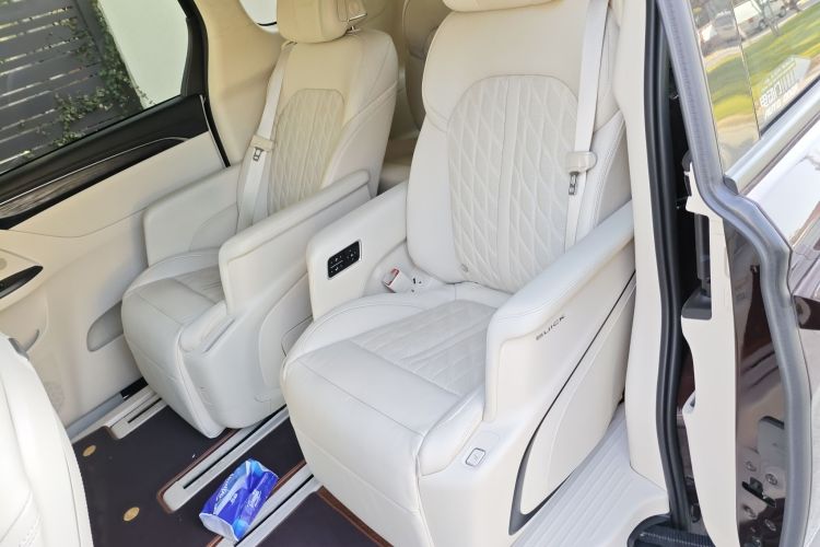 别克GL8 2022款 Avenir艾维亚 六座贤礼版中控内饰21