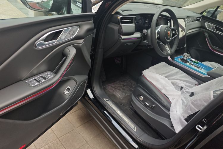 红旗HS7 PHEV 2025款 2.0T PHEV 四驱200万辆纪念版 6座中控内饰7003