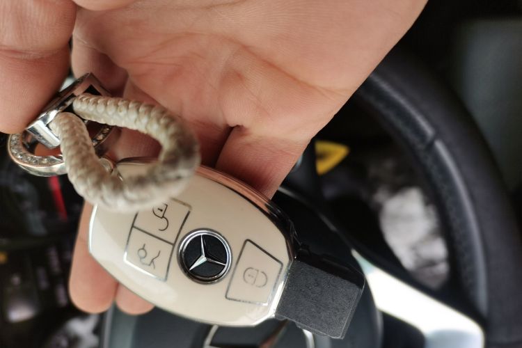 奔驰C级 2018款 C 200 L 运动版 成就特别版中控内饰7001