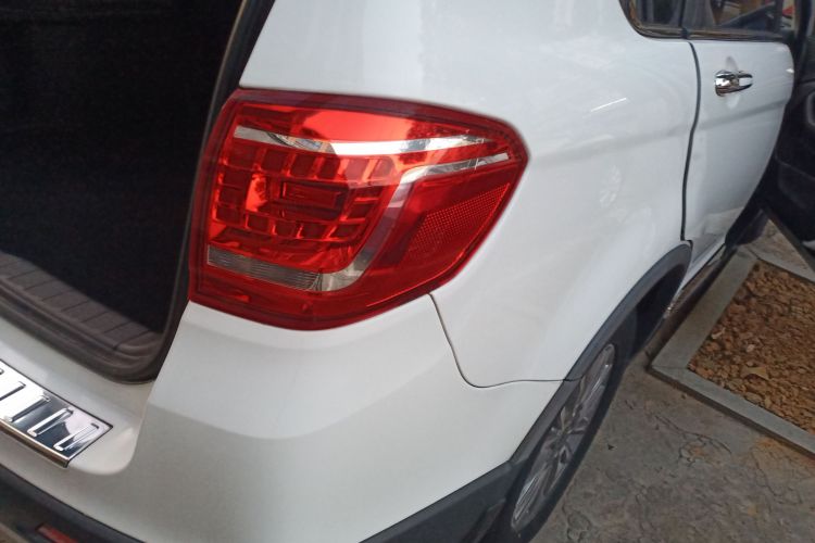 哈弗H6 2018款 红标 运动版 1.5T 手动两驱精英型车身外观9