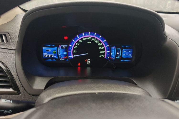 比亚迪S7 2015款 2.0T 升级版 自动尊贵型中控内饰14