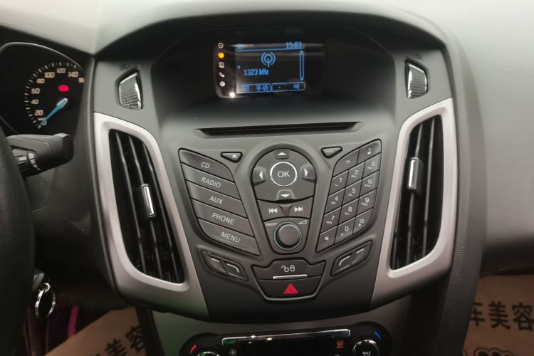 福特 福克斯 2012款 三厢 1.6L 自动风尚型中控内饰16