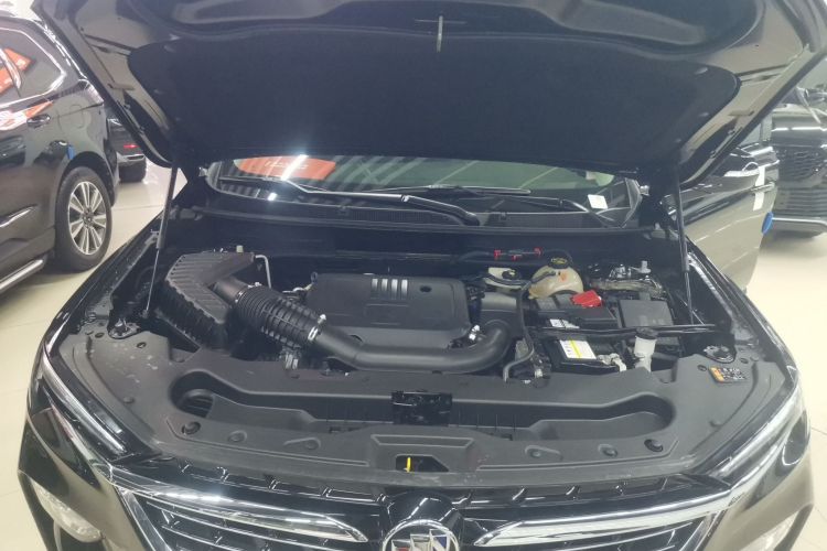 别克 昂科旗 2022款 652T 两驱尊贵型 7座机舱底盘24