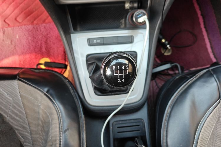 大众 朗逸 2013款 改款经典 1.6L 手动风尚版中控内饰18