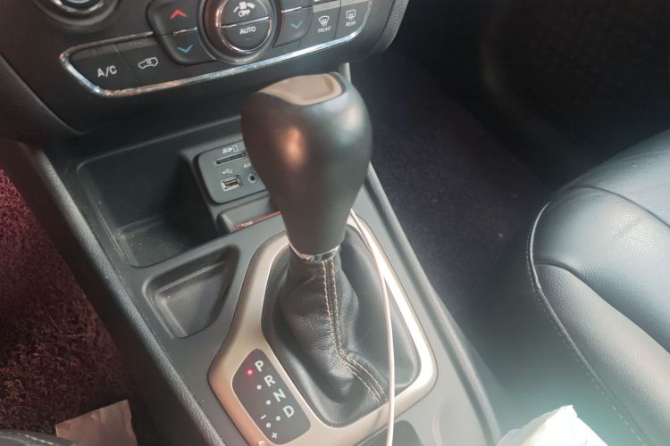 Jeep 自由光 2017款 2.0L 优越版局部细节18