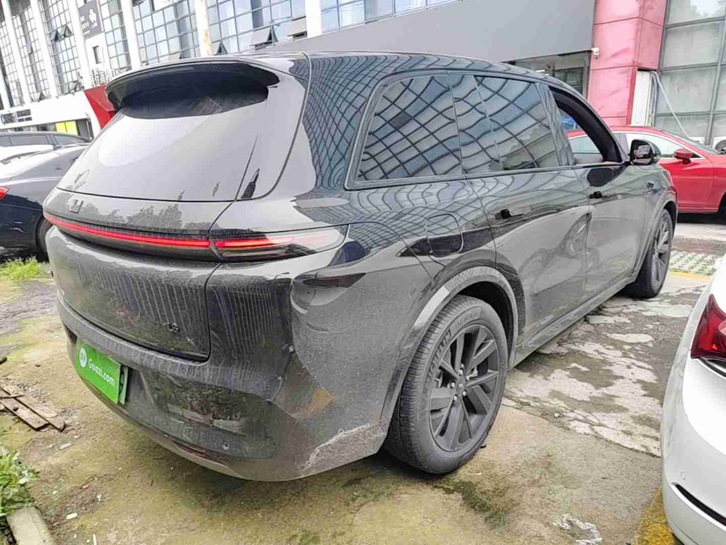 车辆右后45度外观展示