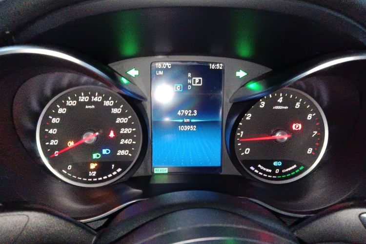 奔驰C级 2019款 C 260 运动版中控内饰14