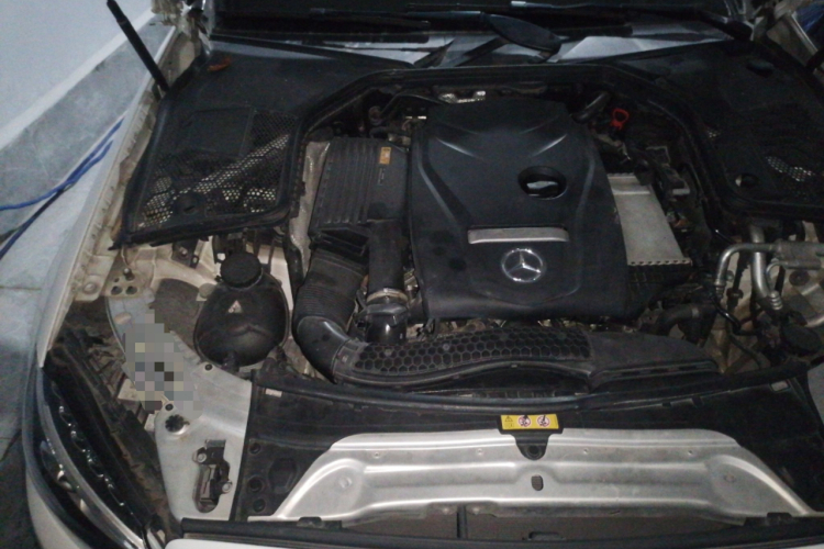 奔驰C级(进口) 2017款 改款 C 180 旅行轿车局部细节9006