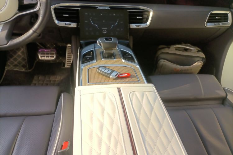 红旗E-HS9 2022款 690km 旗享版 六座中控内饰18