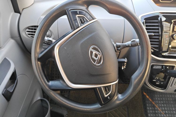 上汽大通MAXUS 新途V80 2021款 2.0T AMT经典傲运通短轴中顶5/6座中控内饰13