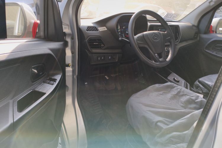 长安凯程 长安睿行EM80 2025款 客运版 舒适型 6座 260km 对开门 60kW中控内饰20