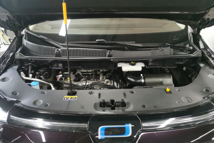 奔腾M9 2023款 2.0T 尊享型机舱底盘24